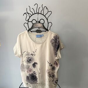 Simply Vera Vera Wang Cream and Gray Floral Short Sleeve Top